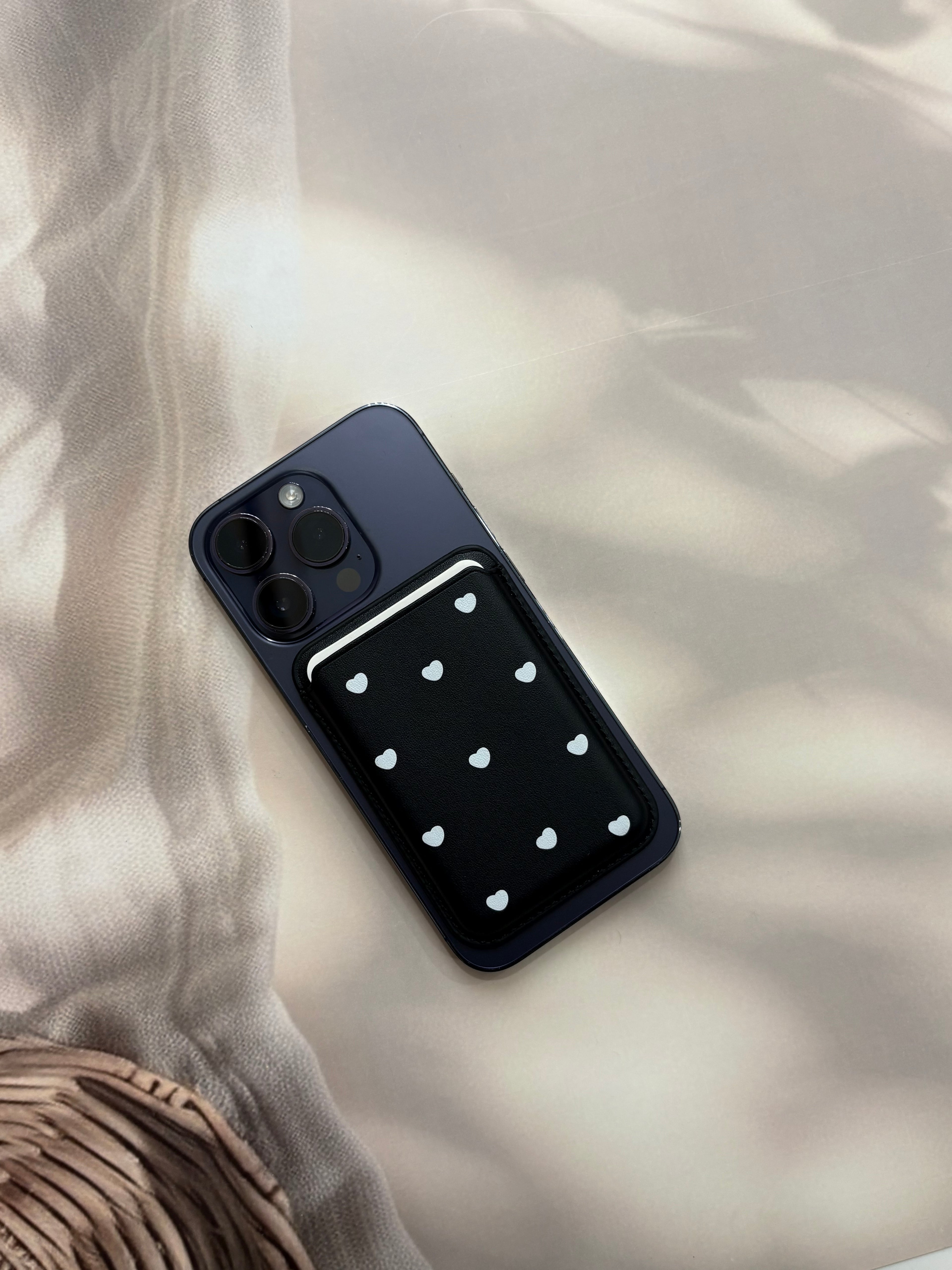 Black Heart MagSafe card holder