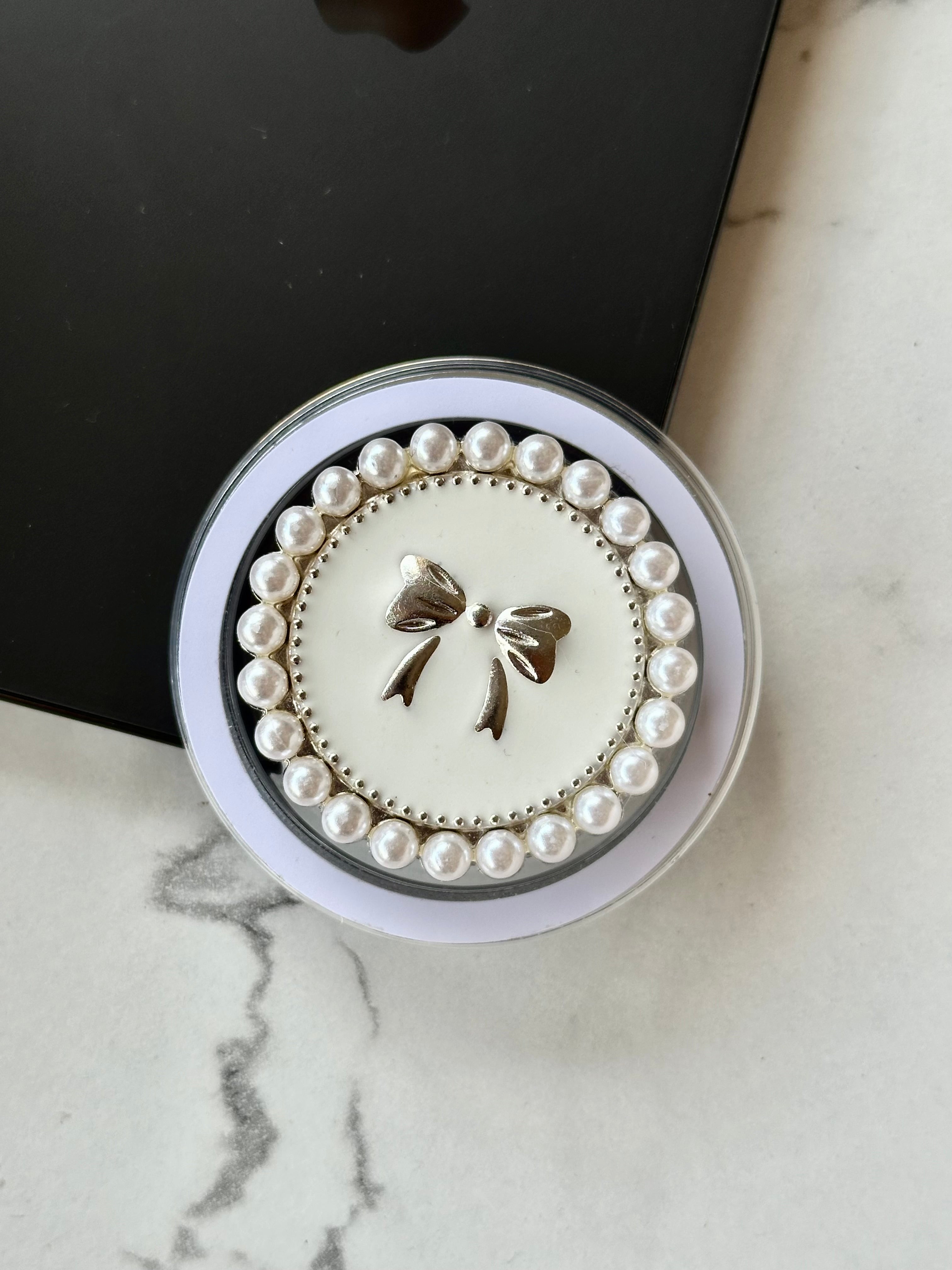 Bow & Pearl Phone Grip (Vanilla)