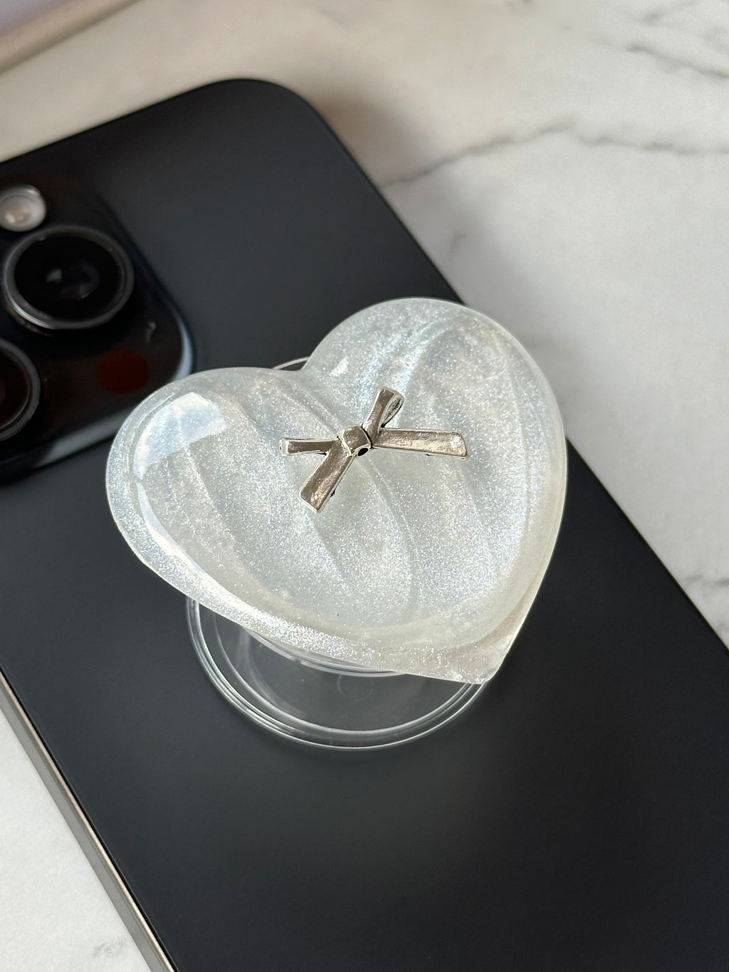 The Sweetheart Bow Phone Grip