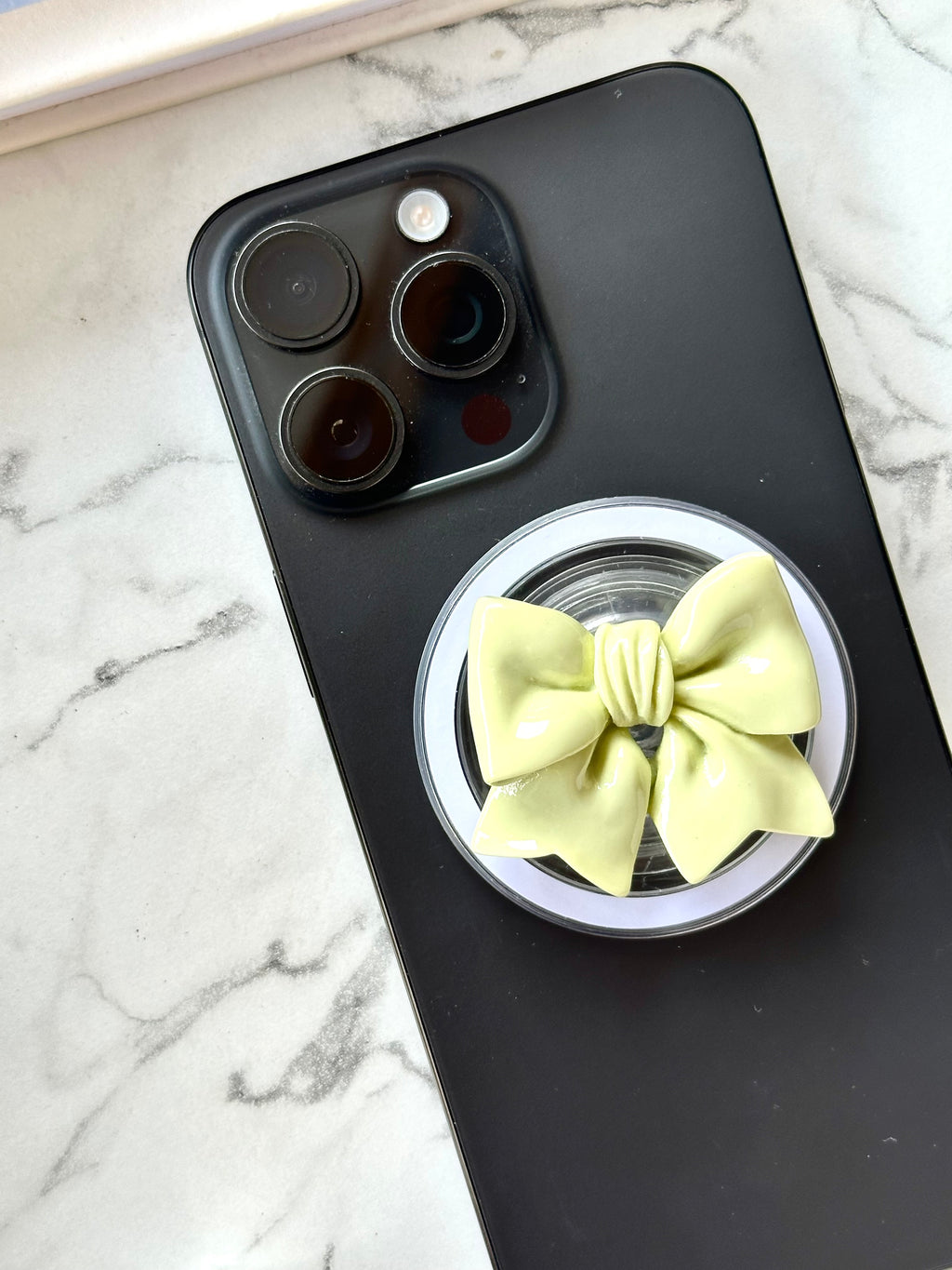 The Glazed Bow Phone Grip (Lime)