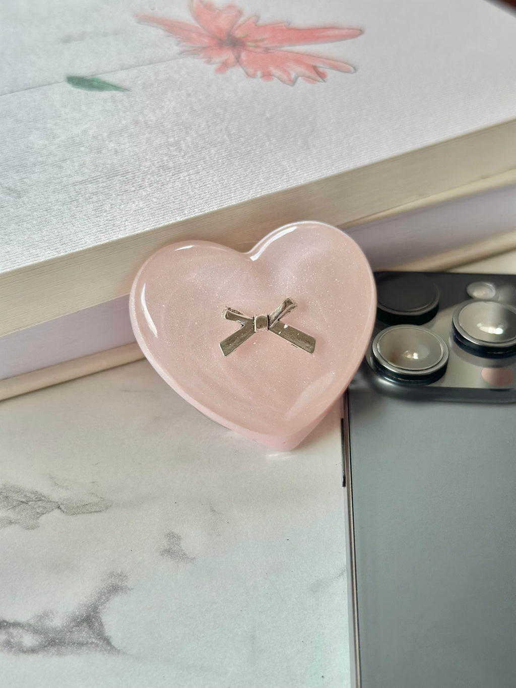 The Sweetheart Bow Phone Grip