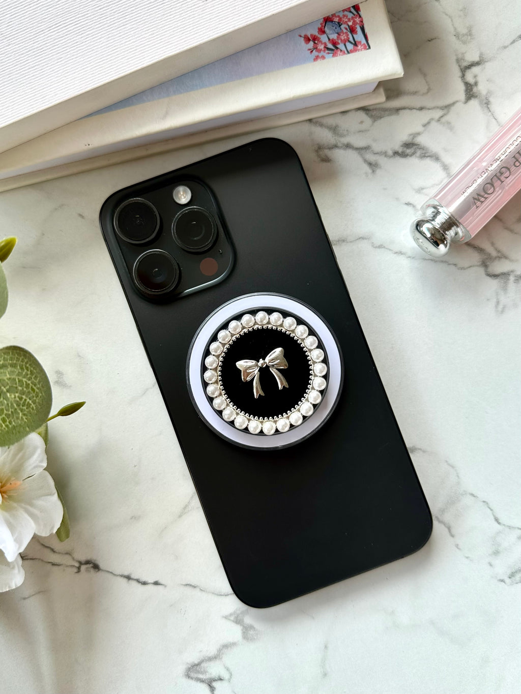 The Bow and Pearl Phone Grip (chocolate)