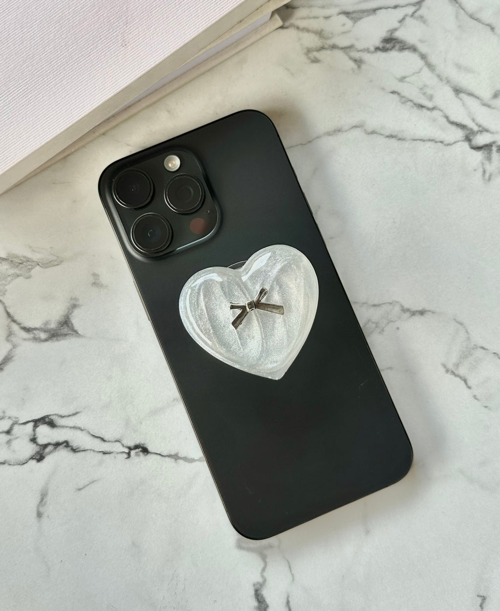 The Sweetheart Bow Phone Grip