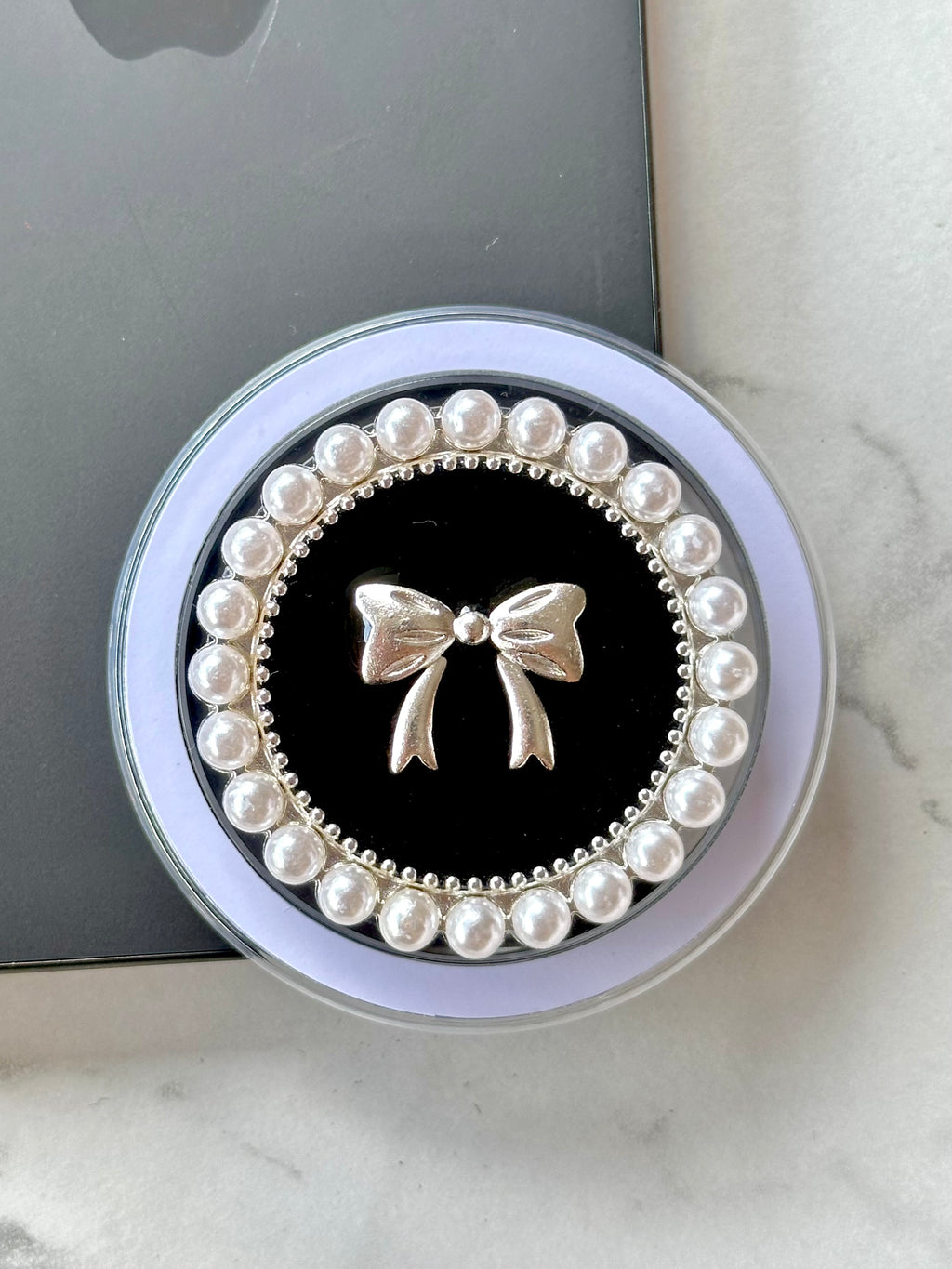 The Bow and Pearl Phone Grip (chocolate)